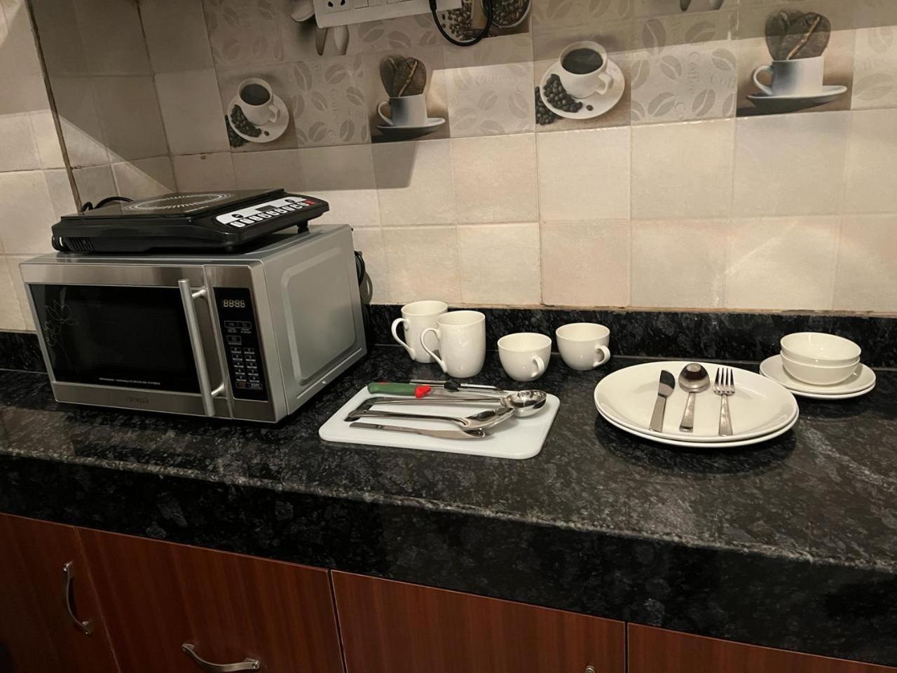 Aura Luxury Studio I Couple Friendly I Near Golf Course Road, Sector 57, Gurgáon Kültér fotó