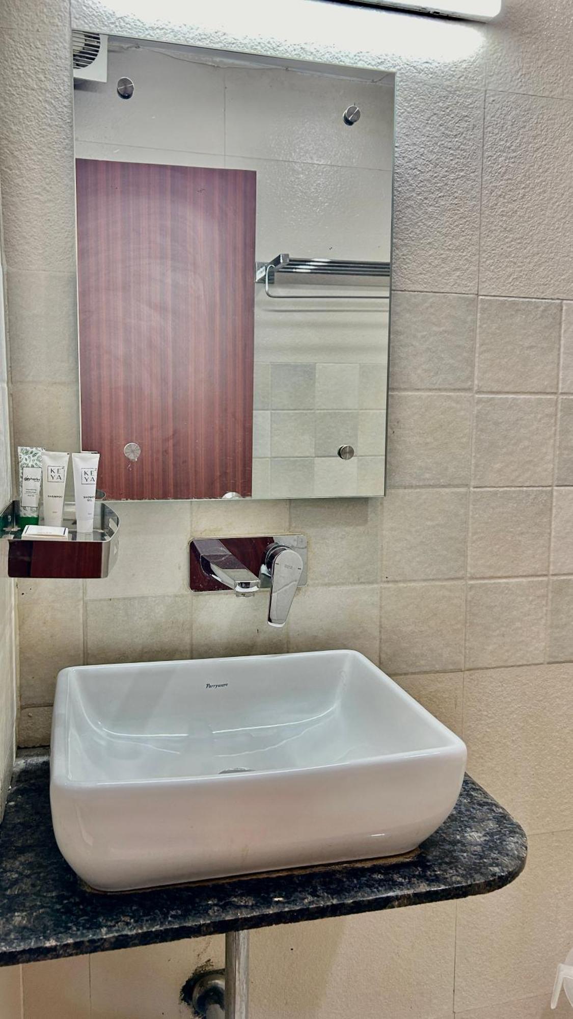 Aura Luxury Studio I Couple Friendly I Near Golf Course Road, Sector 57, Gurgáon Kültér fotó